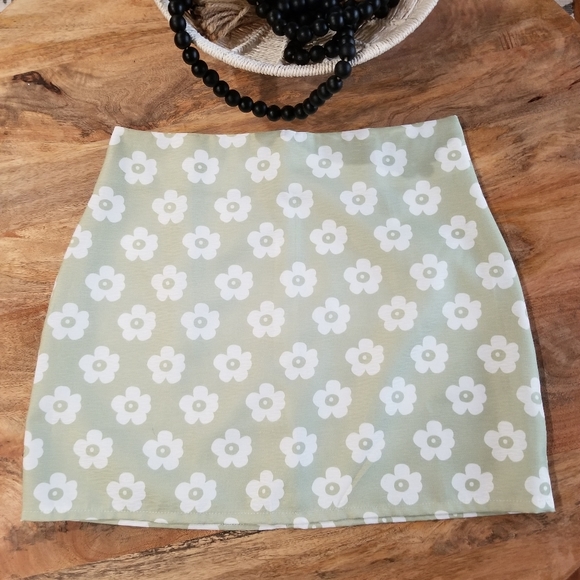 SHEIN skirt- NWOT- 6 - Picture 5 of 8